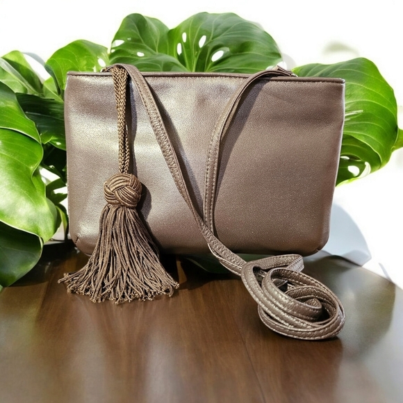 RO-EL gold tone handbag with tassel - Picture 1 of 5